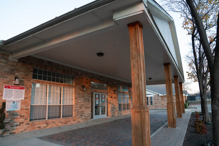 Front entrance of detox center in Dallas, TX